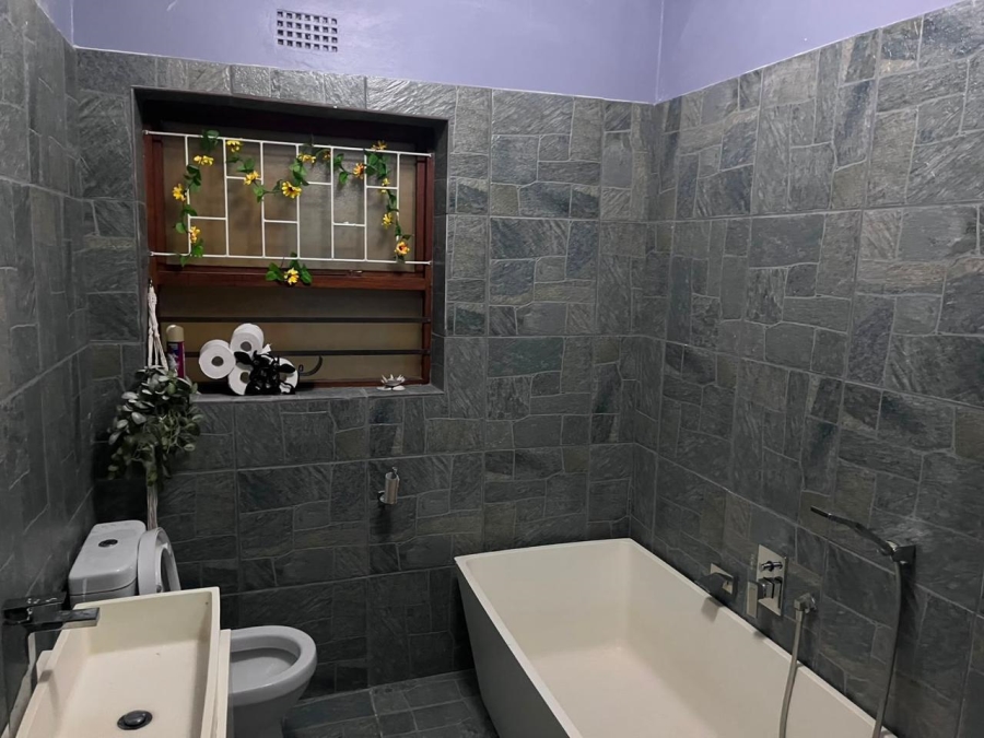 5 Bedroom Property for Sale in Langerug Western Cape